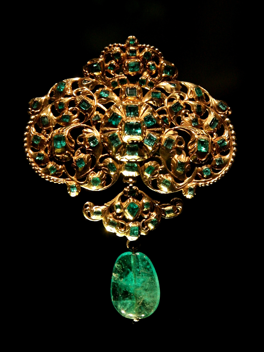 Emerald gemstone specimen